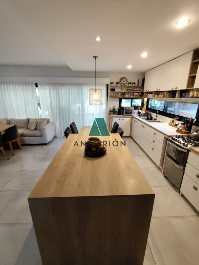 Apartamento ID.150 - En Venta Casa de 4 Dormitorios en Barrio Privado, Punta Del Este