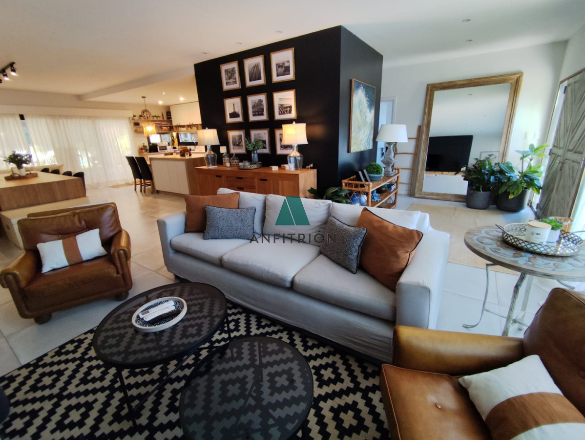 Apartamento ID.150 - En Venta Casa de 4 Dormitorios en Barrio Privado, Punta Del Este