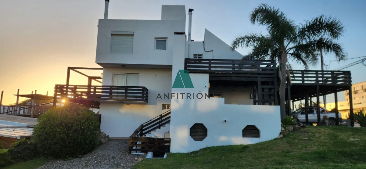 Casa ID.44 - Casa con vista al Mar en el Corazón de la Barra