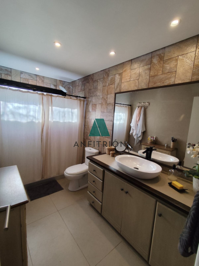Apartamento ID.150 - En Venta Casa de 4 Dormitorios en Barrio Privado, Punta Del Este