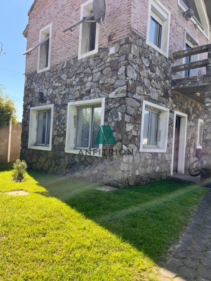 Casa ID.55 - Alquiler anual a 100mts del Mar en Balneario Bs As