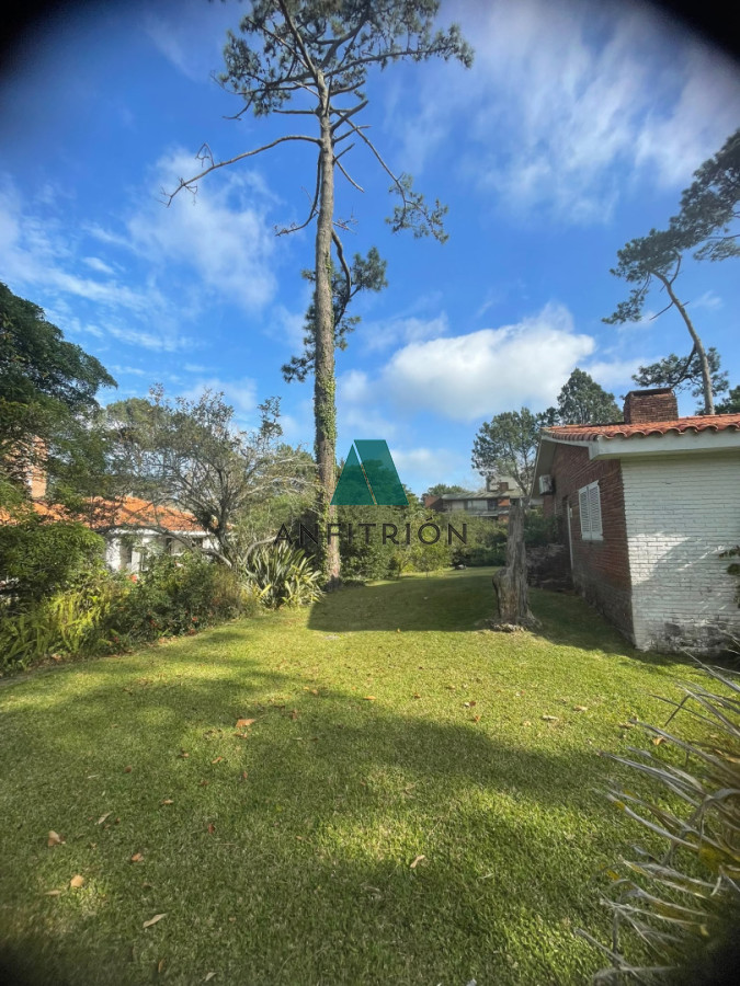 Apartamento ID.438 - Venta Casa 5 Dormitorios En Playa Mansa
