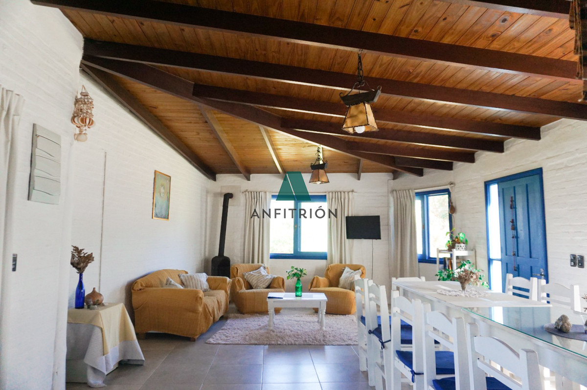 Apartamento ID.383 - 🏡✨ Espectacular casa en venta en La Barra, a tan solo 600 mts de la icónica La Posta del Cangrejo 🌊☀️