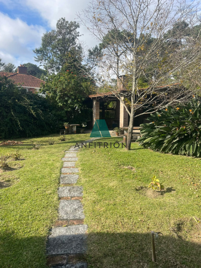 Apartamento ID.438 - Venta Casa 5 Dormitorios En Playa Mansa