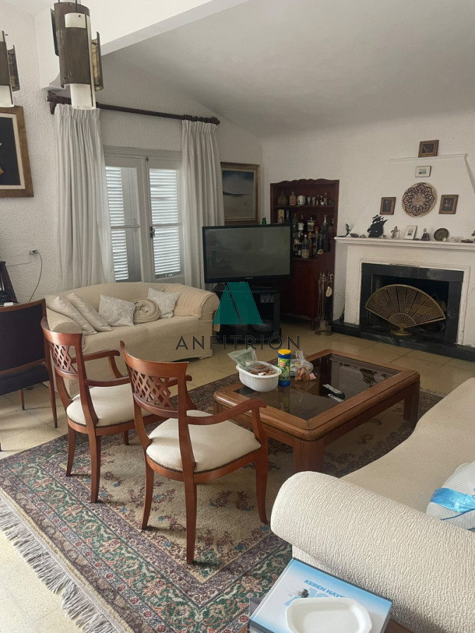 Apartamento ID.438 - Venta Casa 5 Dormitorios En Playa Mansa