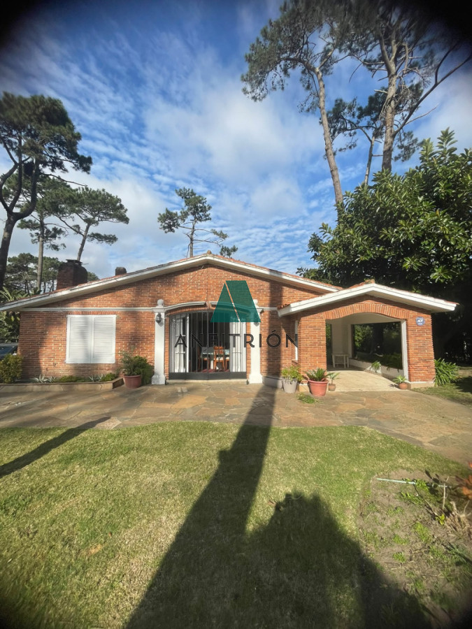 Apartamento ID.438 - Venta Casa 5 Dormitorios En Playa Mansa