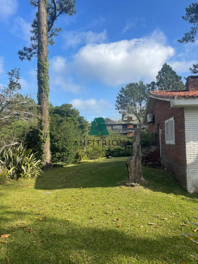 Apartamento ID.438 - Venta Casa 5 Dormitorios En Playa Mansa