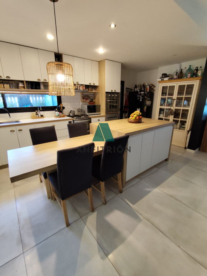Apartamento ID.150 - En Venta Casa de 4 Dormitorios en Barrio Privado, Punta Del Este