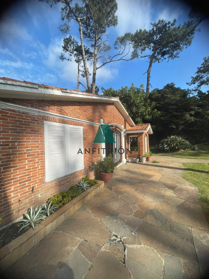 Apartamento ID.438 - Venta Casa 5 Dormitorios En Playa Mansa