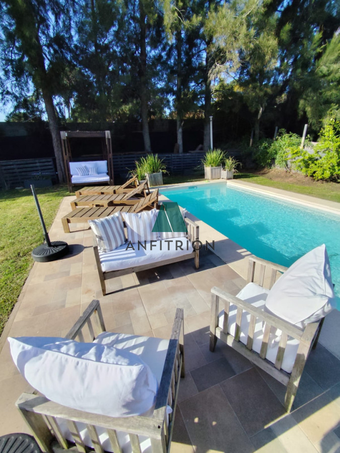 Apartamento ID.150 - En Venta Casa de 4 Dormitorios en Barrio Privado, Punta Del Este