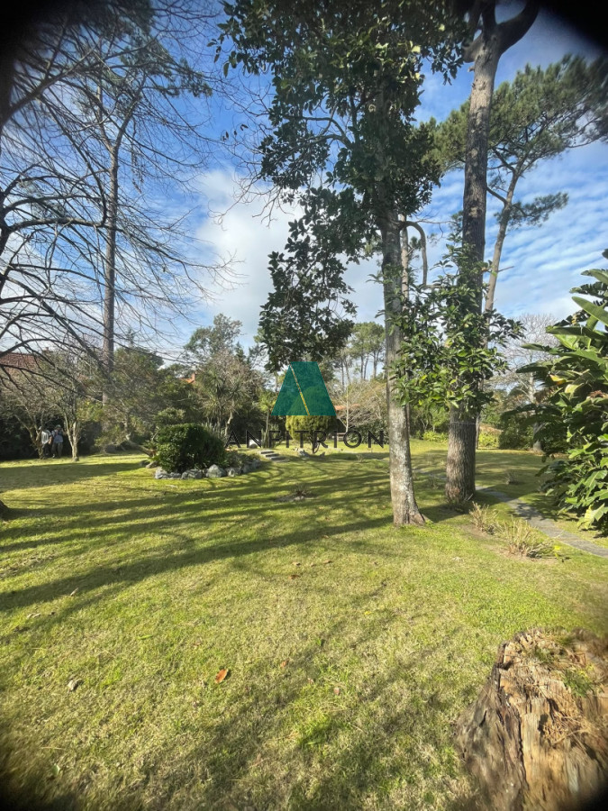 Apartamento ID.438 - Venta Casa 5 Dormitorios En Playa Mansa