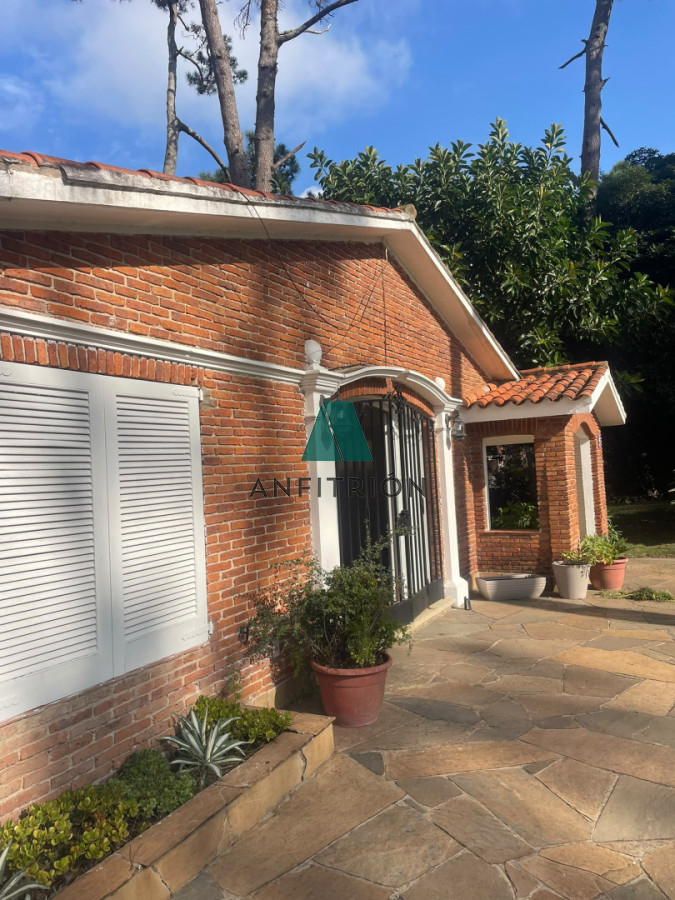 Apartamento ID.438 - Venta Casa 5 Dormitorios En Playa Mansa