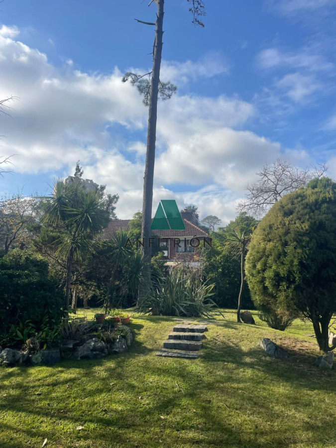 Apartamento ID.438 - Venta Casa 5 Dormitorios En Playa Mansa