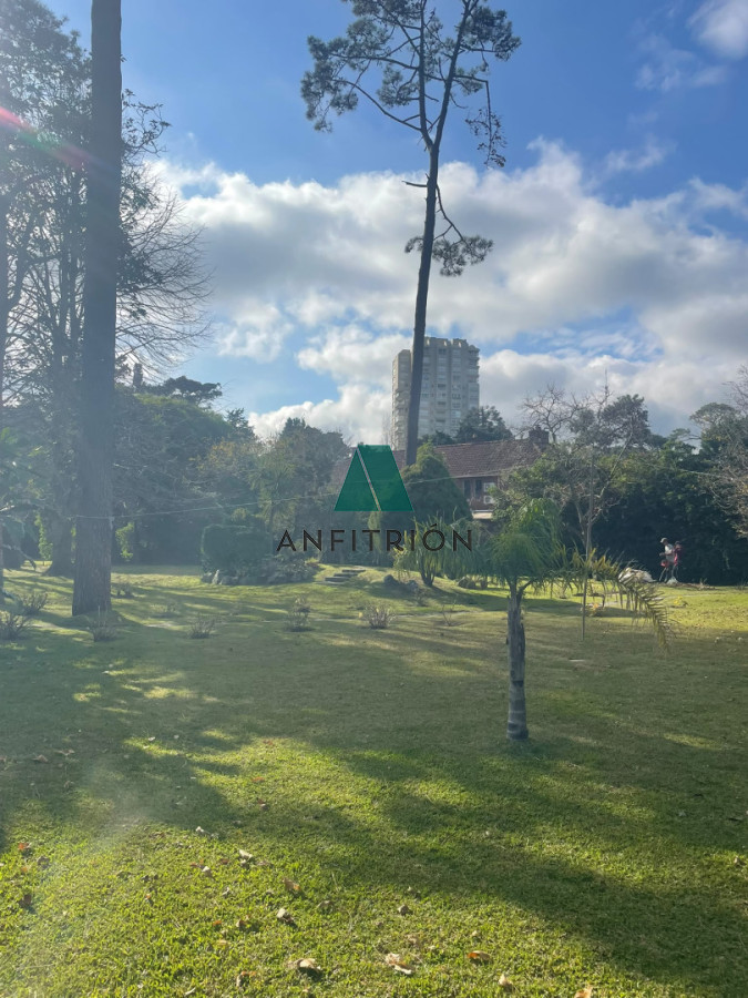 Apartamento ID.438 - Venta Casa 5 Dormitorios En Playa Mansa