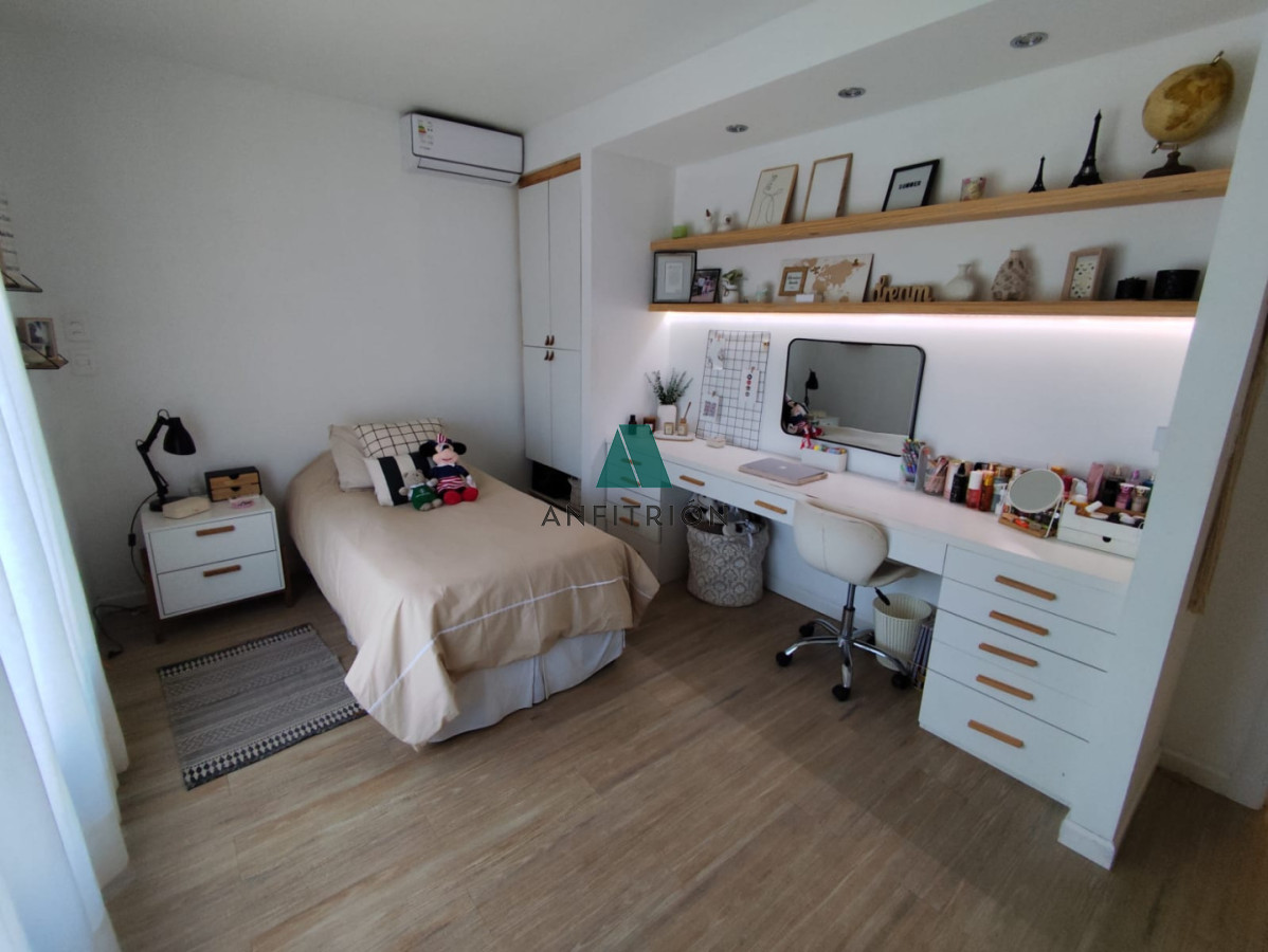 Apartamento ID.150 - En Venta Casa de 4 Dormitorios en Barrio Privado, Punta Del Este