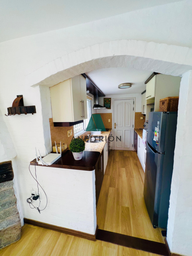 Casa ID.52 - Casona en Primera Línea de Montoya