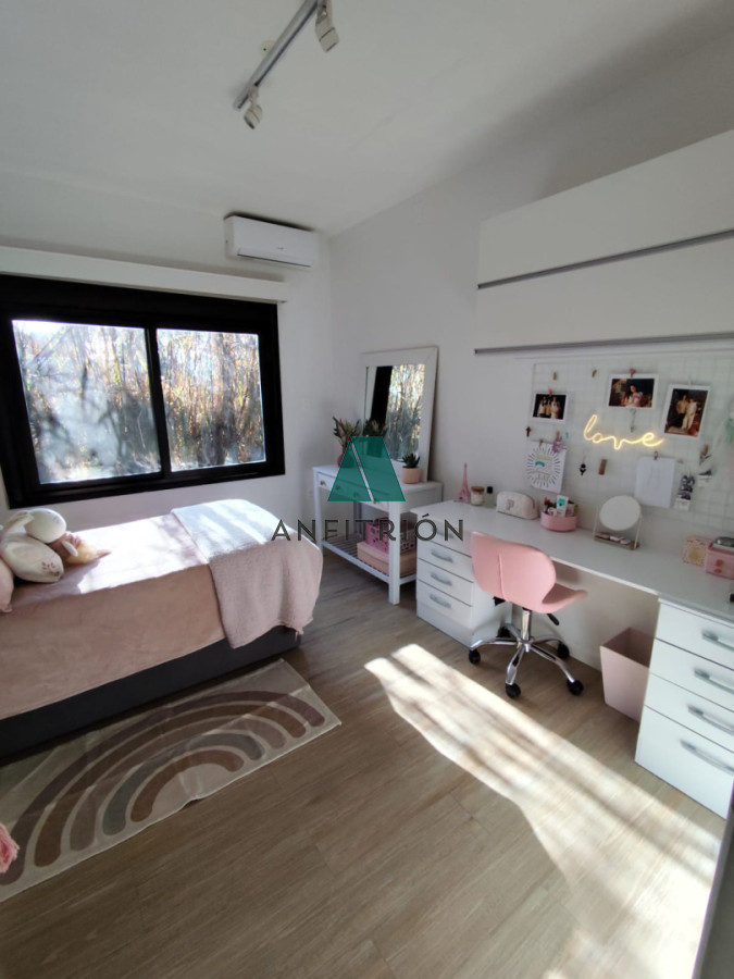 Apartamento ID.150 - En Venta Casa de 4 Dormitorios en Barrio Privado, Punta Del Este