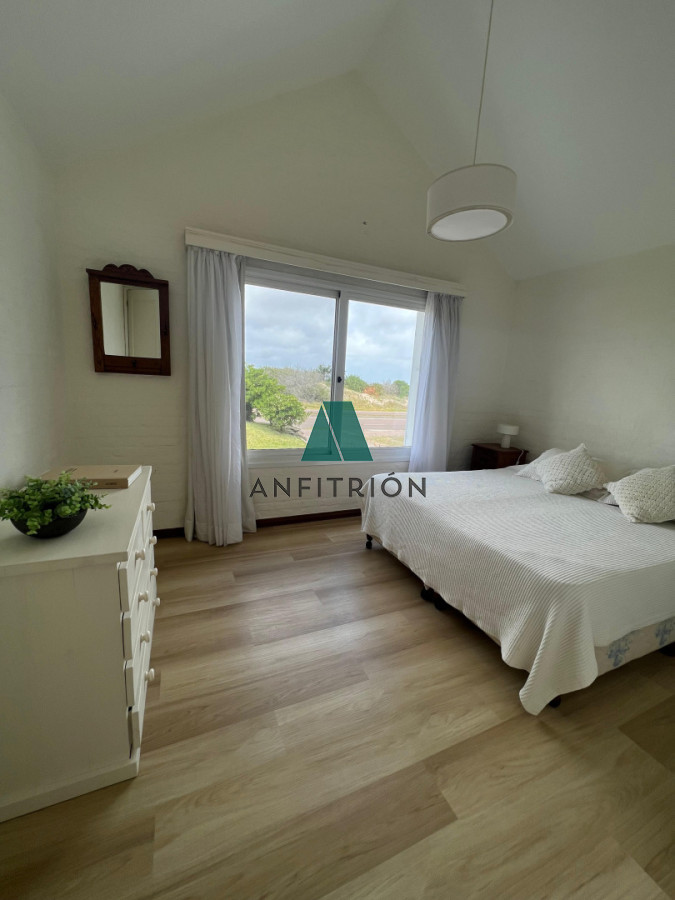 Casa ID.52 - Casona en Primera Línea de Montoya