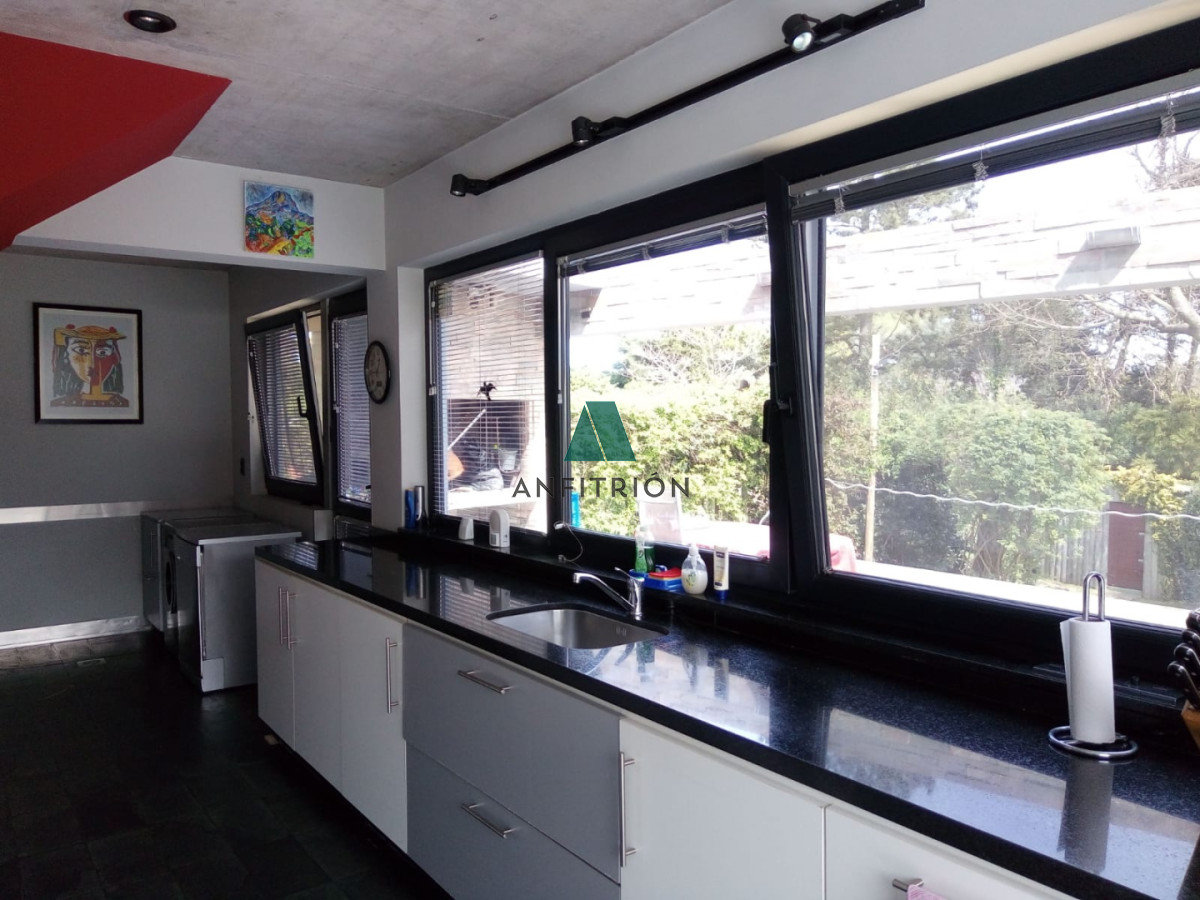 Casa ID.80 - Venta - Casa de diseño vanguardista, sólida y moderna