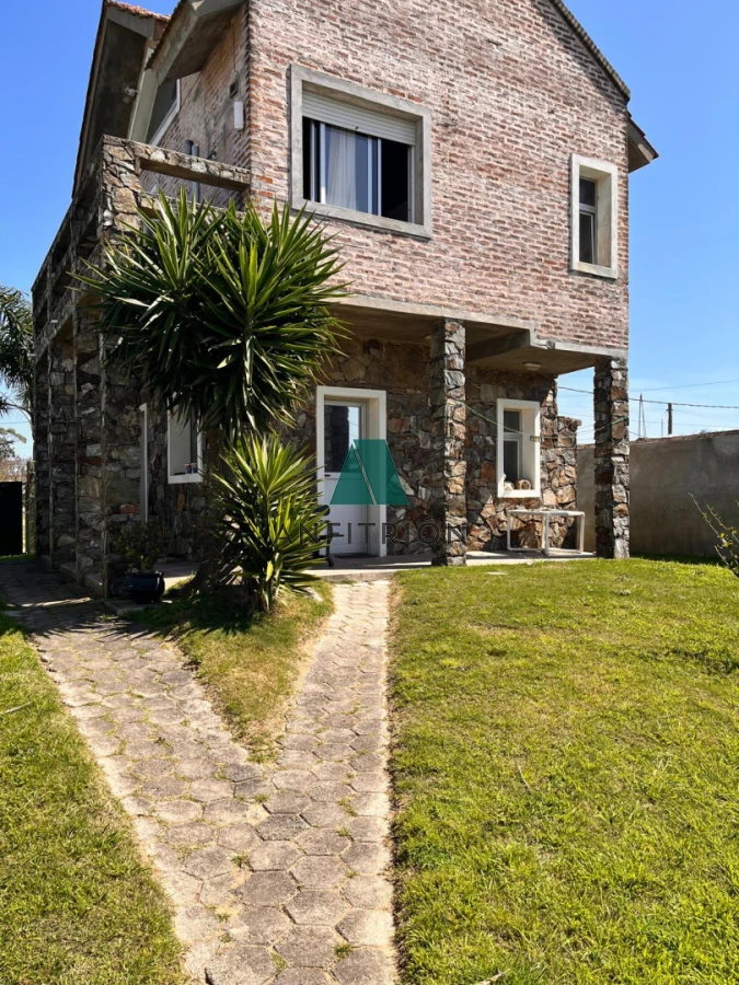 Casa ID.55 - Alquiler anual a 100mts del Mar en Balneario Bs As