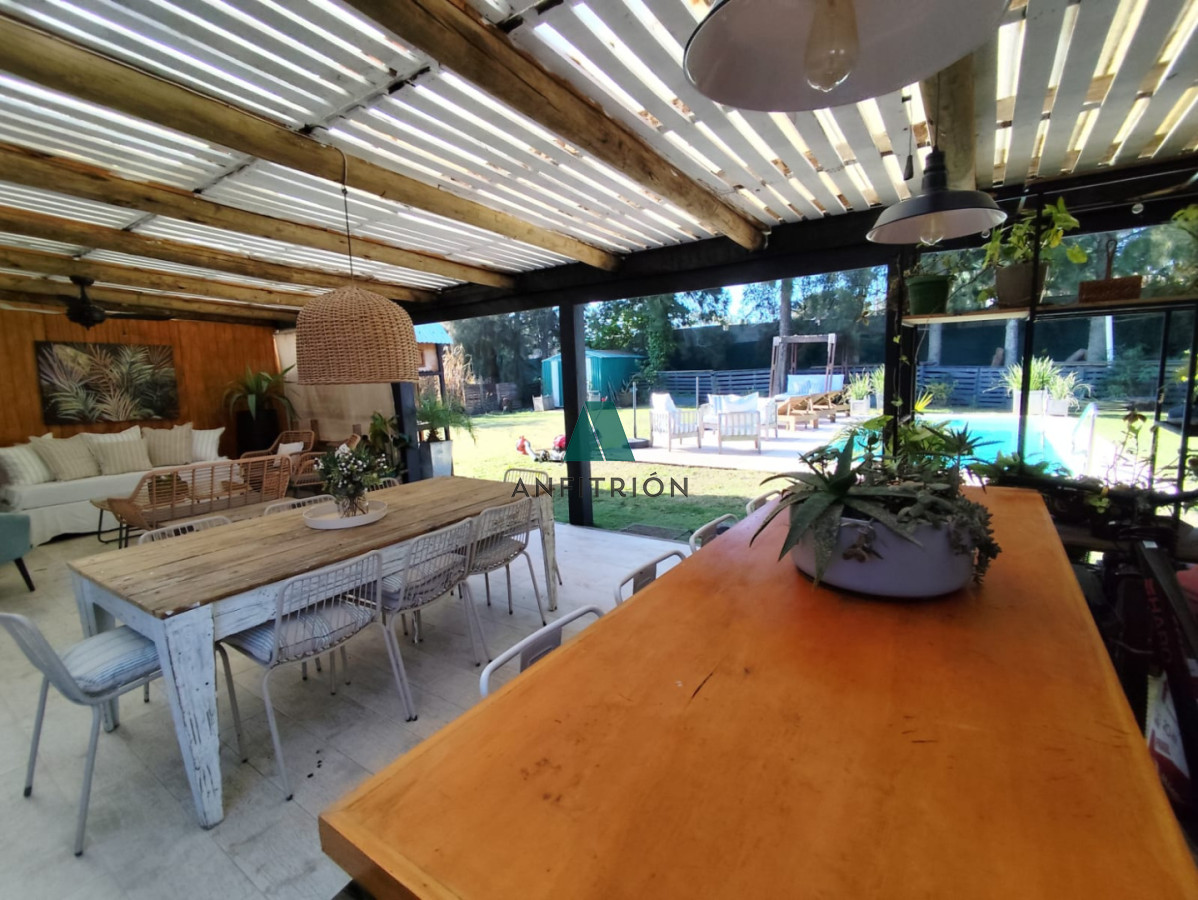 Apartamento ID.150 - En Venta Casa de 4 Dormitorios en Barrio Privado, Punta Del Este
