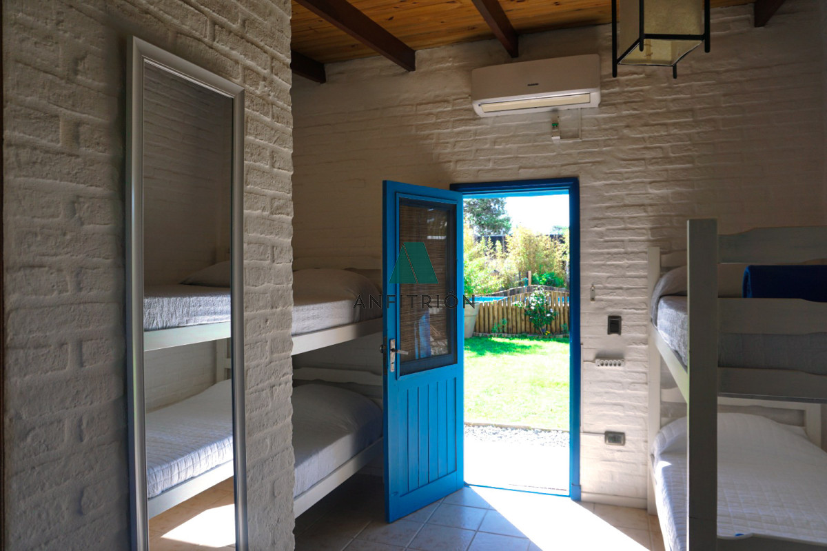 Apartamento ID.383 - 🏡✨ Espectacular casa en venta en La Barra, a tan solo 600 mts de la icónica La Posta del Cangrejo 🌊☀️