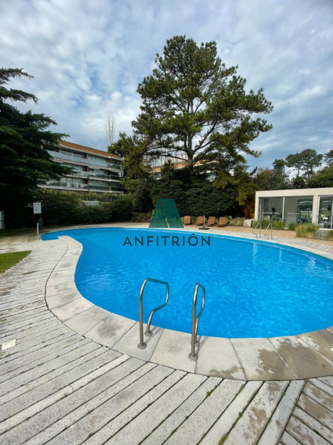 Apartamento ID.445 - Venta Apartamento 2 Dormitorios En Playa Mansa Con Cochera