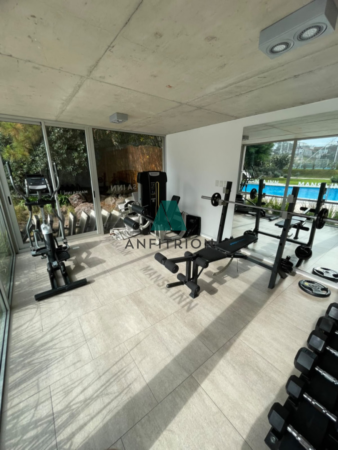 Apartamento ID.445 - Venta Apartamento 2 Dormitorios En Playa Mansa Con Cochera