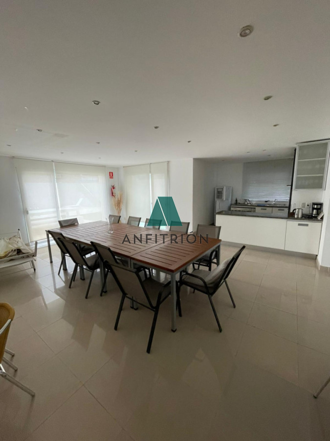 Apartamento ID.193 - Venta Apartamento 3 dormitorios Frente a Playa Brava