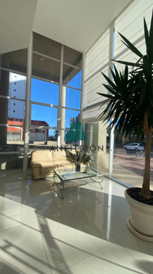 Apartamento ID.3 - Venta Apartamento 2 Dormitorios y 2 Baños En Península Con Garage