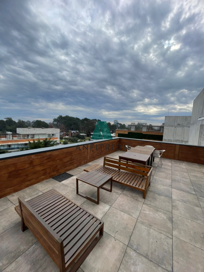 Apartamento ID.445 - Venta Apartamento 2 Dormitorios En Playa Mansa Con Cochera