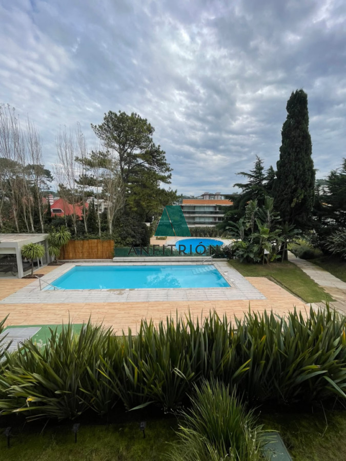 Apartamento ID.445 - Venta Apartamento 2 Dormitorios En Playa Mansa Con Cochera