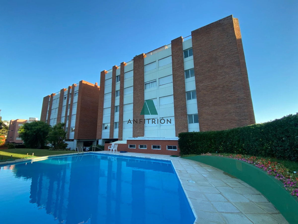 Apartamento ID.617 - Venta - Apartamento 3 Dormitorios y Dependencia, Primera Línea. Playa Mansa