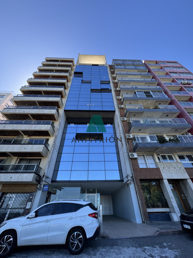 Oficina ID.611 - OPORTUNIDAD INVERSORES Venta y Alquiler de Oficinas en Parque Rodó con vista a la Rambla