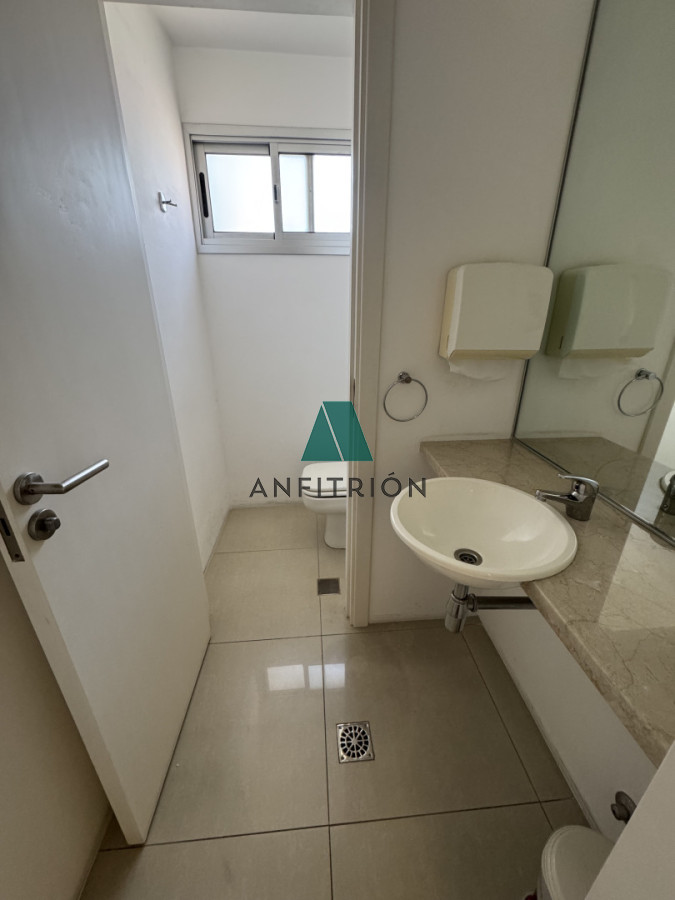 Oficina ID.611 - OPORTUNIDAD INVERSORES Venta y Alquiler de Oficinas en Parque Rodó con vista a la Rambla