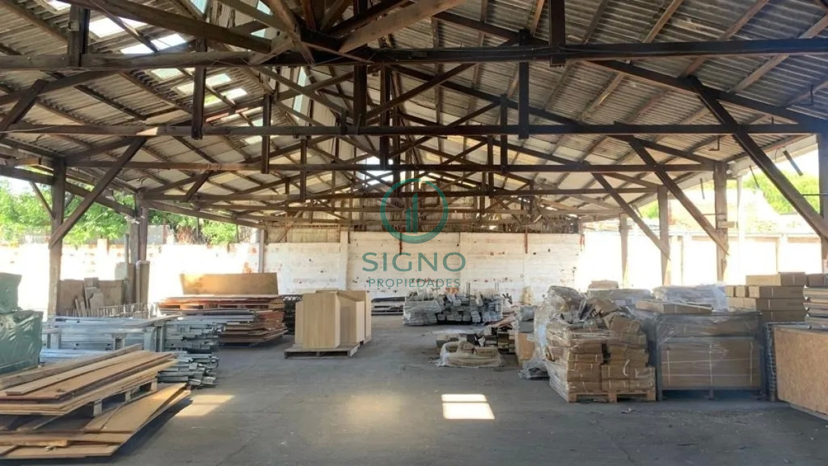 Local Comercial ID.1089 - Venta Predio De 8000m2 Salida A 2 Calles A Metros De Camino Maldonado, Totalmente Hormigonado, Galpones, Oficinas Y Local Comercial.