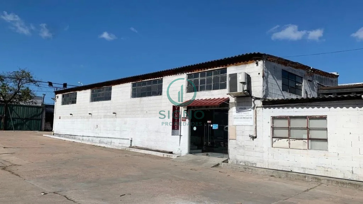 Local Comercial ID.1089 - Venta Predio De 8000m2 Salida A 2 Calles A Metros De Camino Maldonado, Totalmente Hormigonado, Galpones, Oficinas Y Local Comercial.
