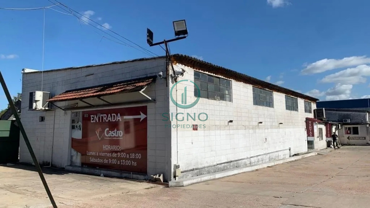 Local Comercial ID.1089 - Venta Predio De 8000m2 Salida A 2 Calles A Metros De Camino Maldonado, Totalmente Hormigonado, Galpones, Oficinas Y Local Comercial.