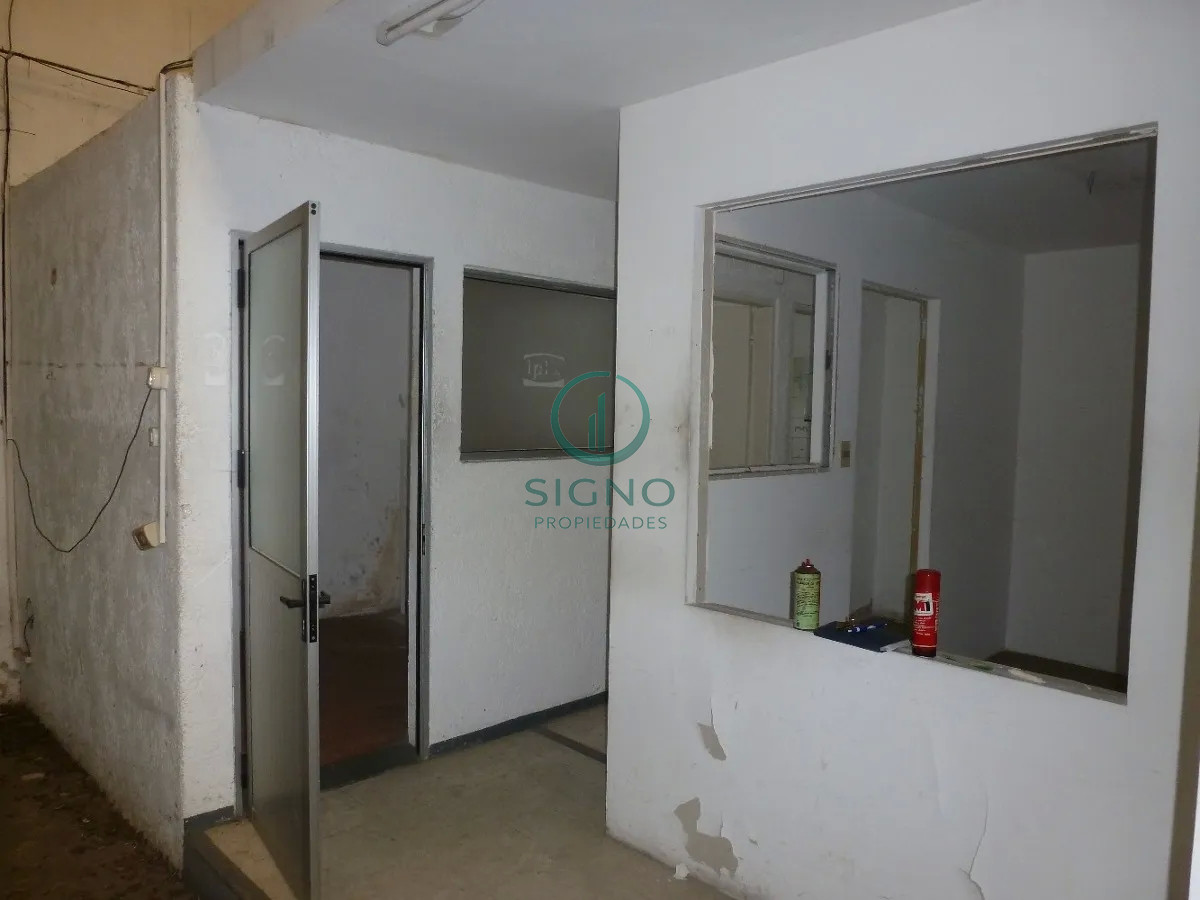 Local Comercial ID.283 - Venta Local - Galpon en Parque Batlle con Renta