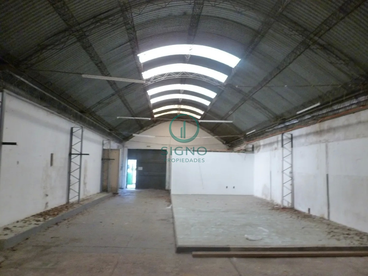 Local Comercial ID.283 - Venta Local - Galpon en Parque Batlle con Renta