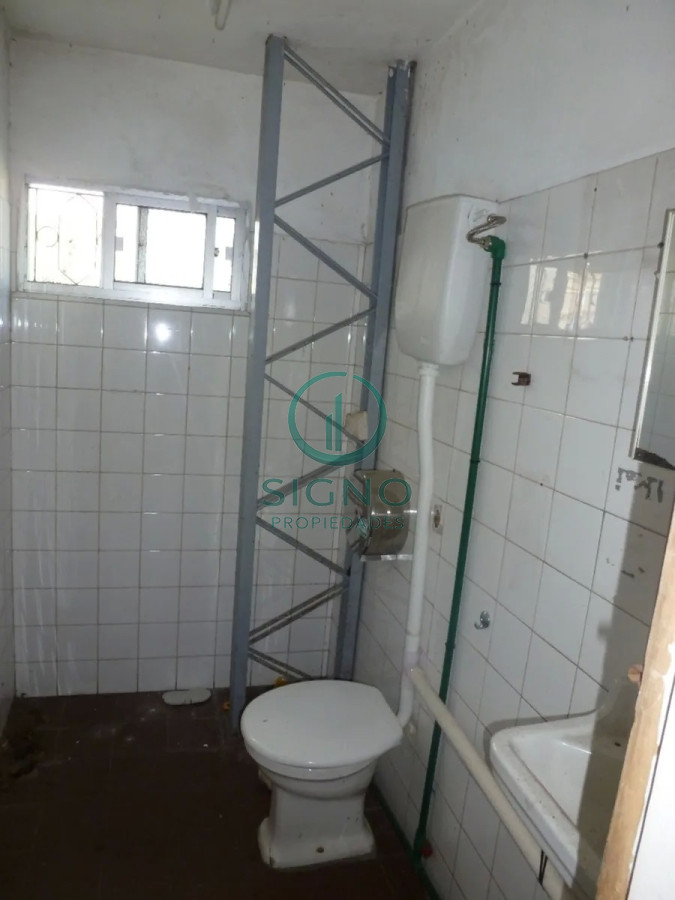 Local Comercial ID.283 - Venta Local - Galpon en Parque Batlle con Renta