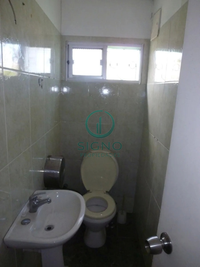 Local Comercial ID.283 - Venta Local - Galpon en Parque Batlle con Renta