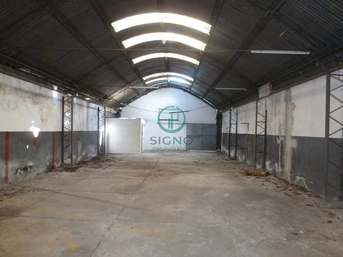 Local Comercial ID.283 - Venta Local - Galpon en Parque Batlle con Renta