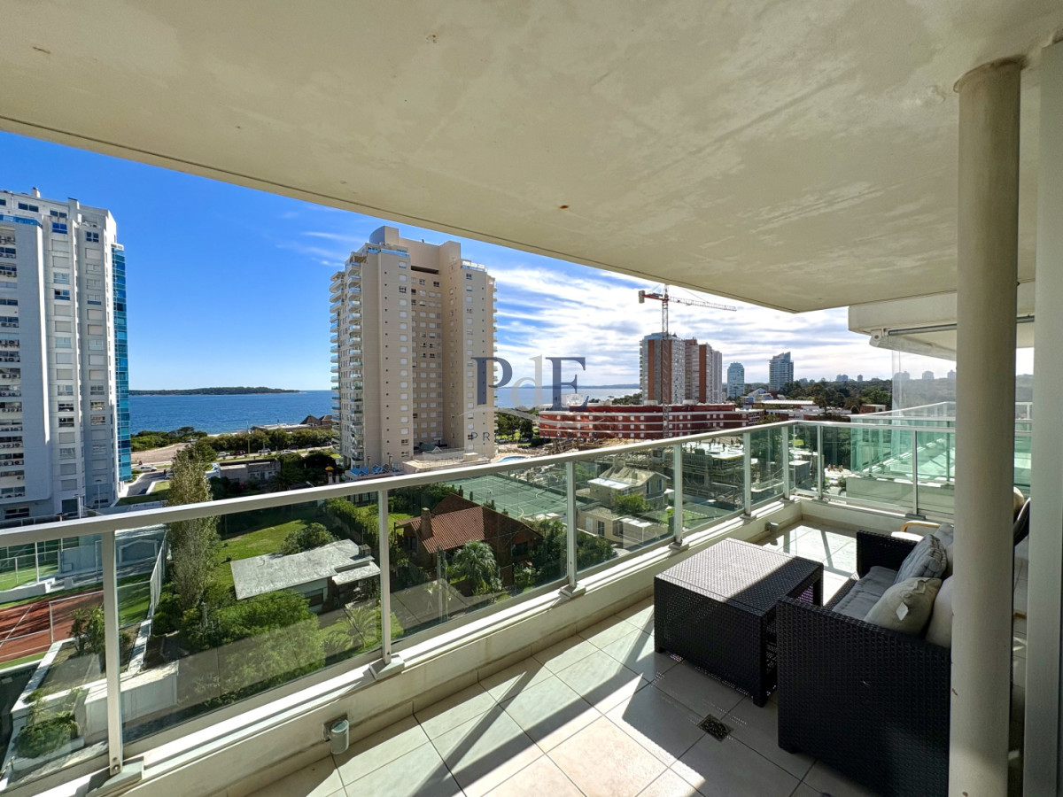 Oportunidad, Apartamento en Venta, Playa Mansa con vistas al mar