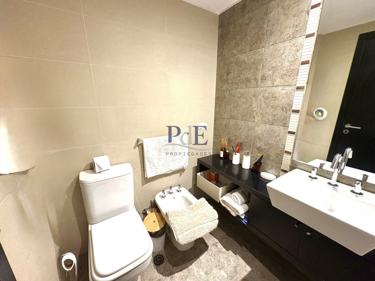 Oportunidad, Apartamento en Venta, Playa Mansa con vistas al mar - Imagen 9