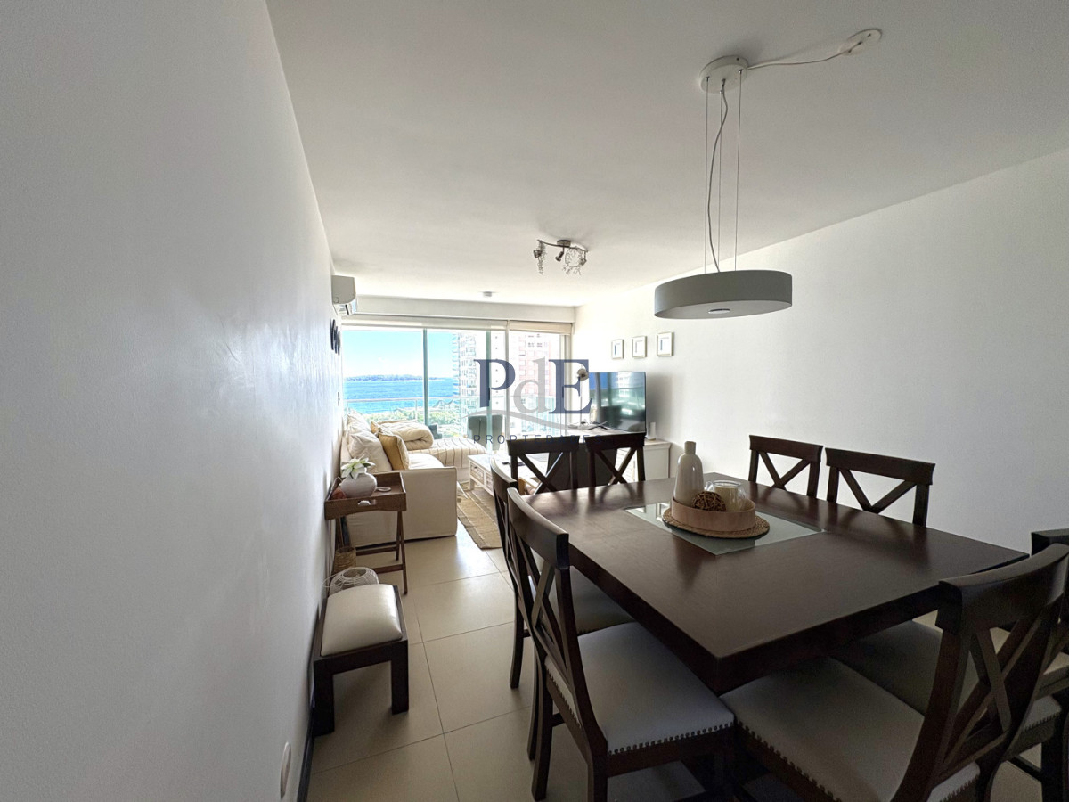 Oportunidad, Apartamento en Venta, Playa Mansa con vistas al mar - Imagen 3