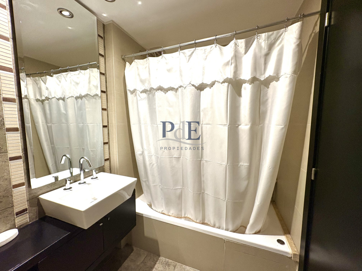 Oportunidad, Apartamento en Venta, Playa Mansa con vistas al mar - Imagen 7