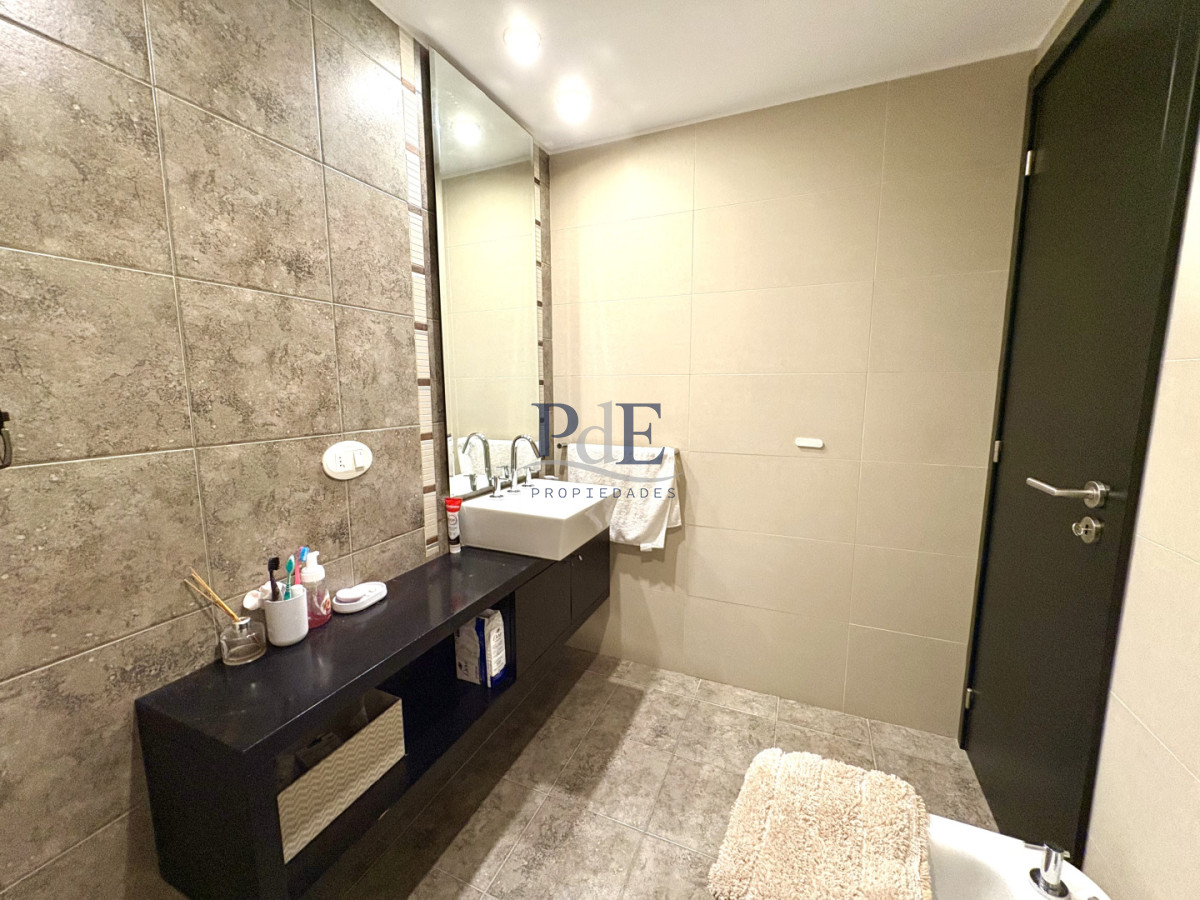 Oportunidad, Apartamento en Venta, Playa Mansa con vistas al mar - Imagen 10