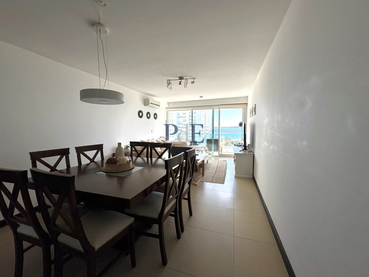 Oportunidad, Apartamento en Venta, Playa Mansa con vistas al mar - Imagen 2