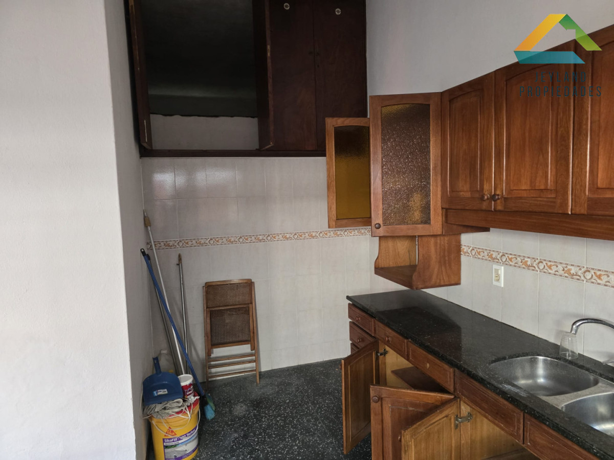 Casa ID.479 - Casa en Venta, Barrio Pinares frente a plaza pública a 400 mts. del mar